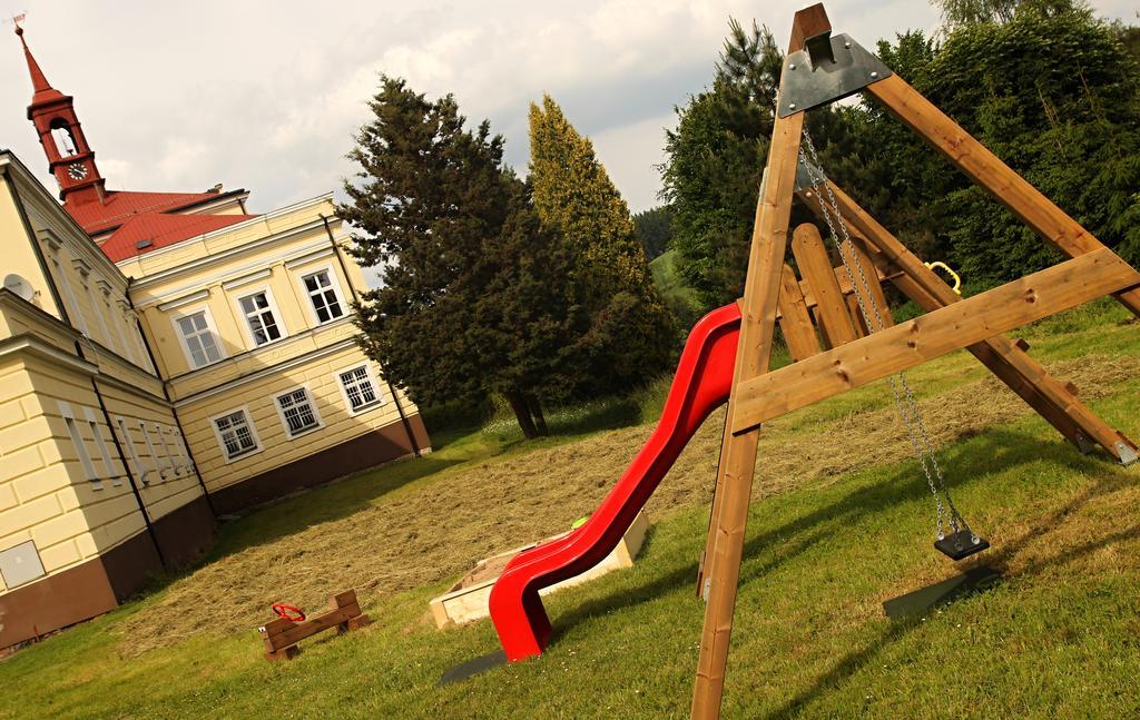 Penzion Zámek Rozsochatec Kültér fotó
